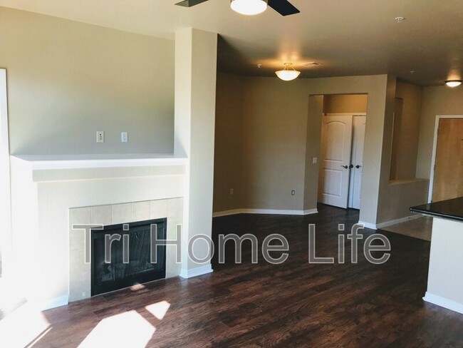 Building Photo - 10184 Park Meadows Dr