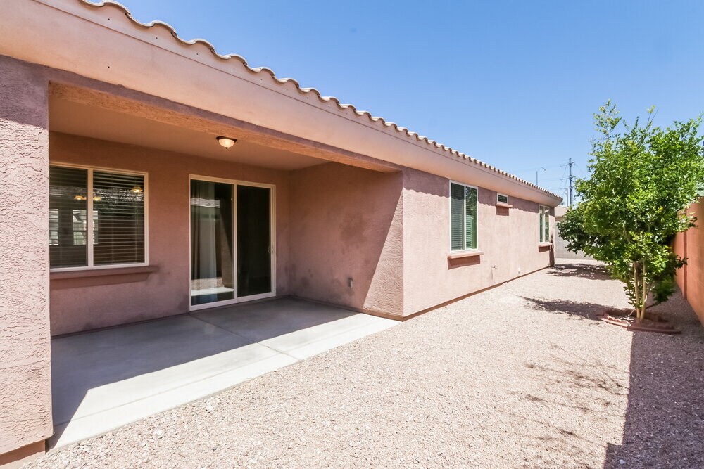 Building Photo - 347 N Wesley