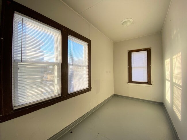 Building Photo - 4 Bedroom Home In Whiting, IN