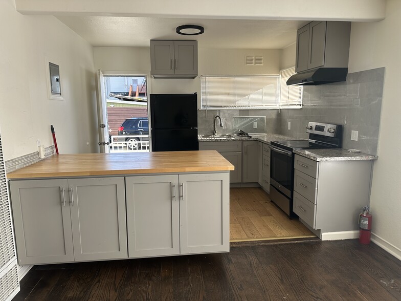 Kitchen - 1055 61st St