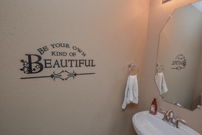 Building Photo - 6490 Calgary Woods Ln