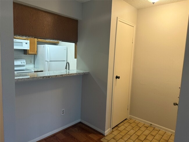 Building Photo - 2120 El Paseo St