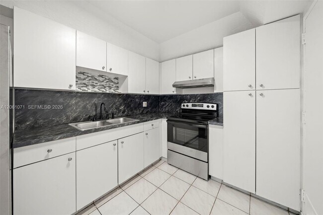 Building Photo - 400 Kings Point Dr
