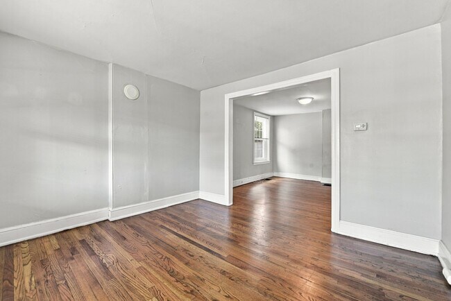 Building Photo - 730 N New St