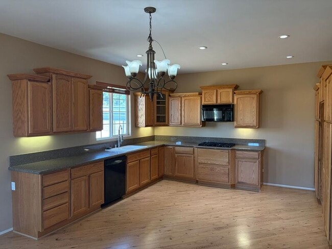 Building Photo - 32596 Galleano Ave
