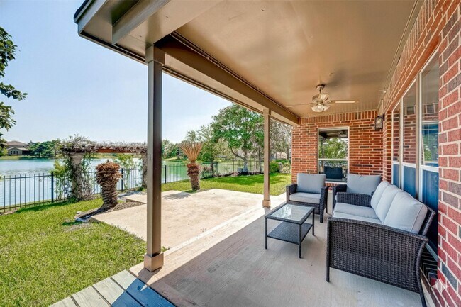 Building Photo - 25911 Palmdale Estate Dr