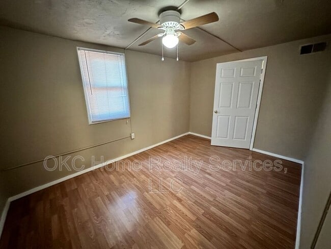 Building Photo - 1715 N Villa Ave