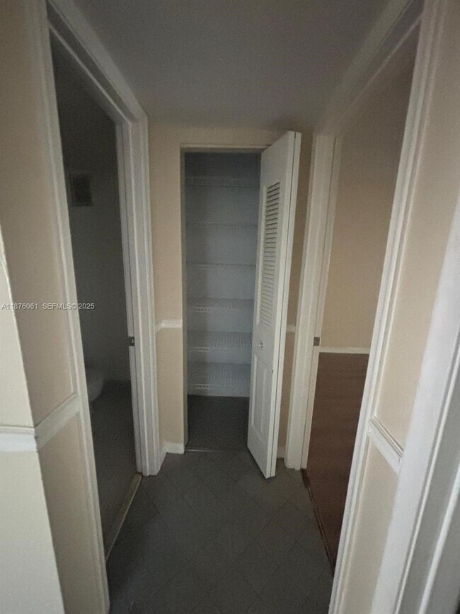 Building Photo - 280 Carleton St