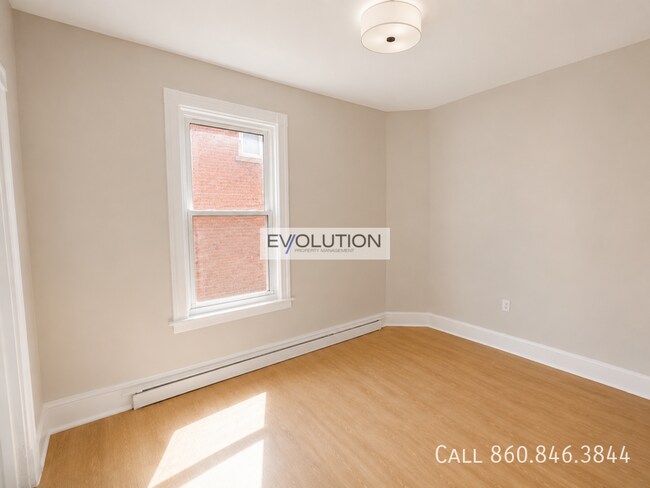 Building Photo - 906-908 Park St-3E