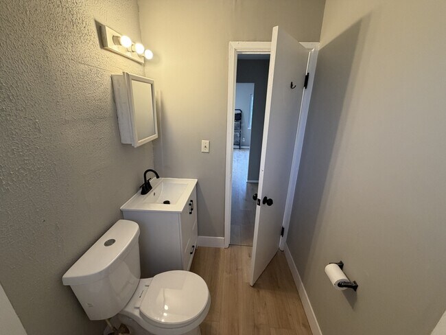 Building Photo - 4300 E 175th St