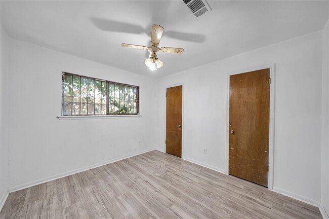 Building Photo - 8447 Sterlingshire St