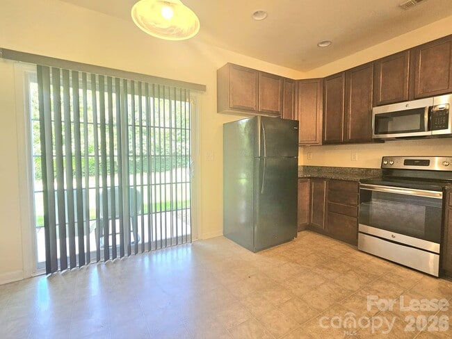 Building Photo - 2530 Madeline Meadow Dr
