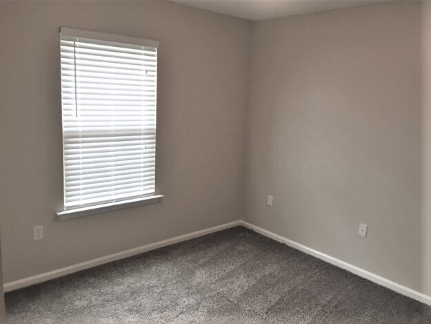 Building Photo - 210 Pine Forest Ln