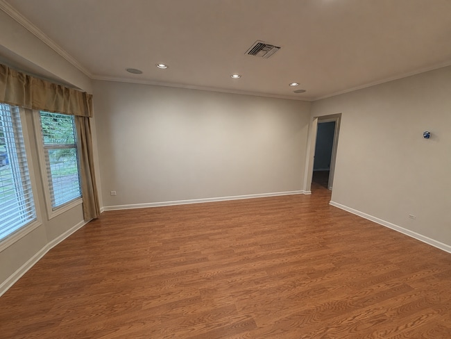 Building Photo - East Long Beach 3 bedroom 2 bath w/ bonus room