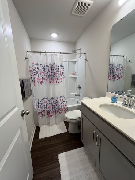 Bathroom - 301 Lanyard St