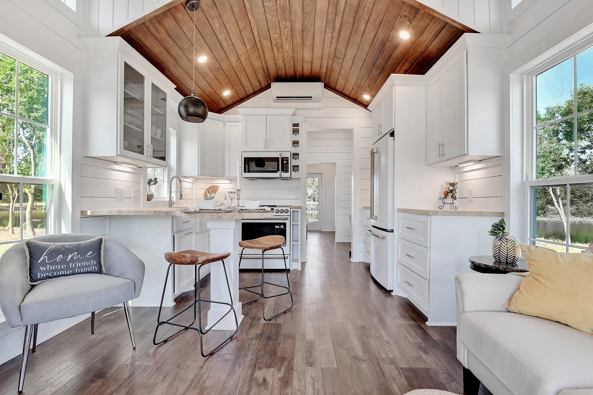 open floor plan and designer kitchen - 2510 Private Road 1180
