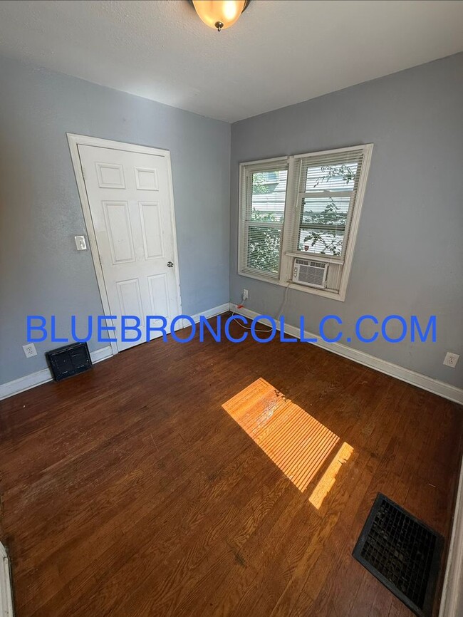 Building Photo - 124 S Forest Ave