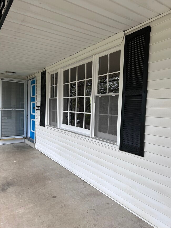 Building Photo - 1419 Drayton Ave