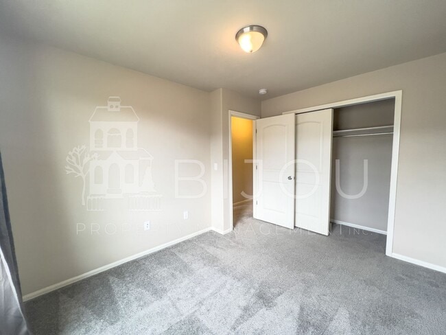 Building Photo - Spring Creek Townhome