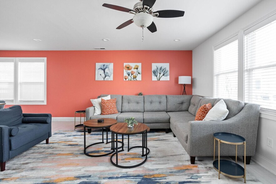 Building Photo - 325 Sanders St