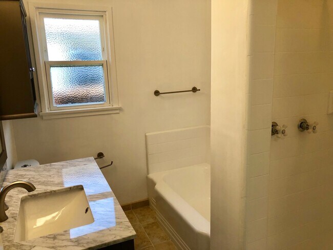 Building Photo - 1727 Franklin St