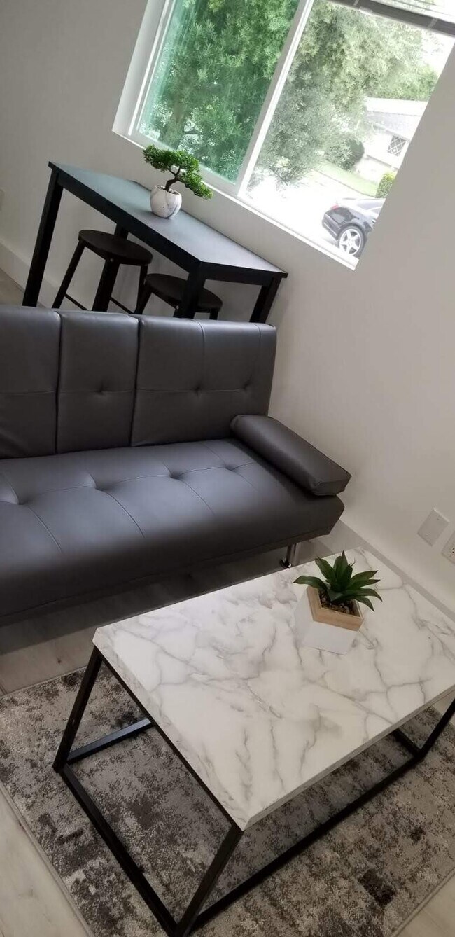 Building Photo - 6307 Calvin Ave