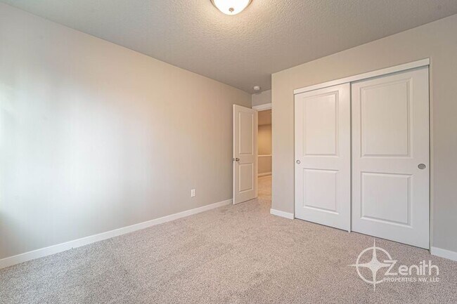 Building Photo - 4712 NE 37th Ct