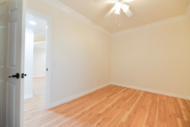 Building Photo - 412 Avenida Santa Barbara