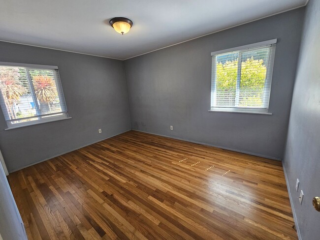 Building Photo - 7 Elm Ct