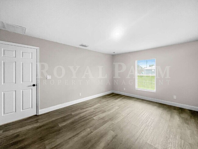 Building Photo - 4BR/2BA Home with High Ceilings, Garage & Large Kitchen Island
