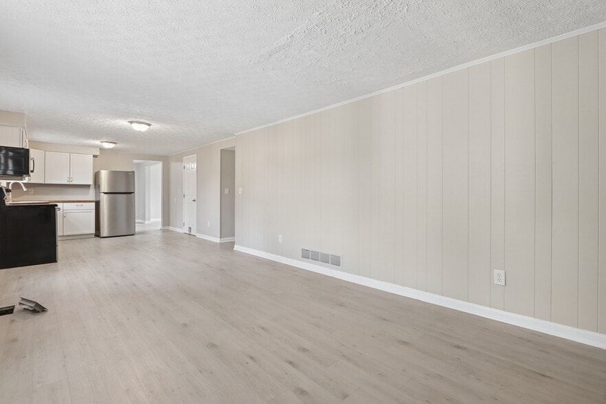 Building Photo - 953 S Spring Rd