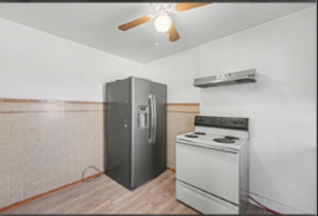 Building Photo - 732 N Victor Ave