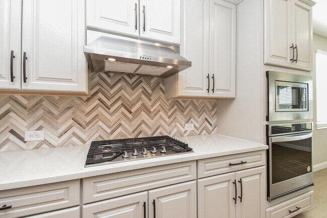 Building Photo - 2008 Harrow Oak Ln