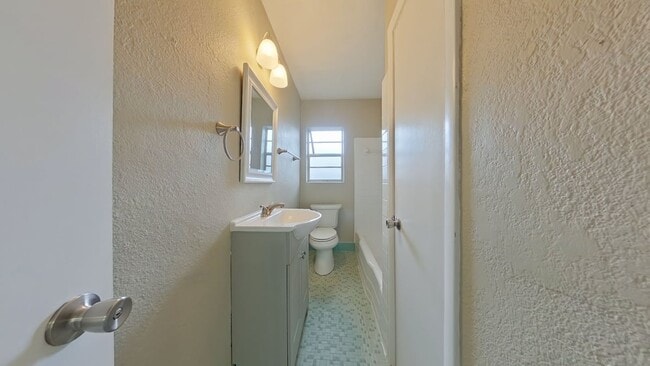 Building Photo - 325 Beulah St #15