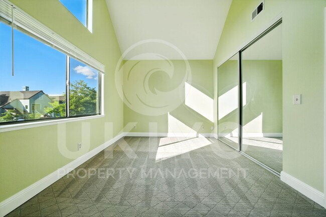 Building Photo - 4 Courageous Ct