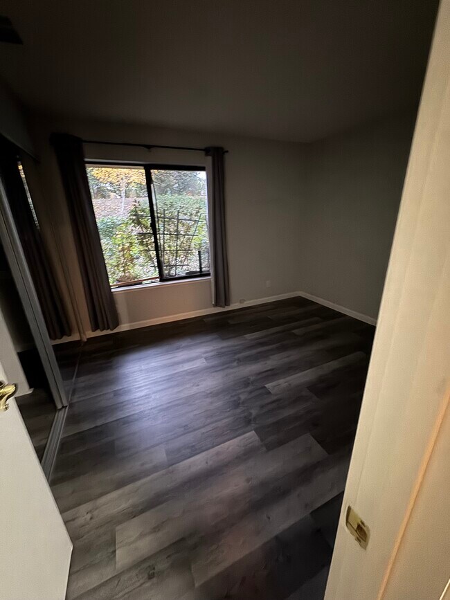 Building Photo - 166 Farm Ln