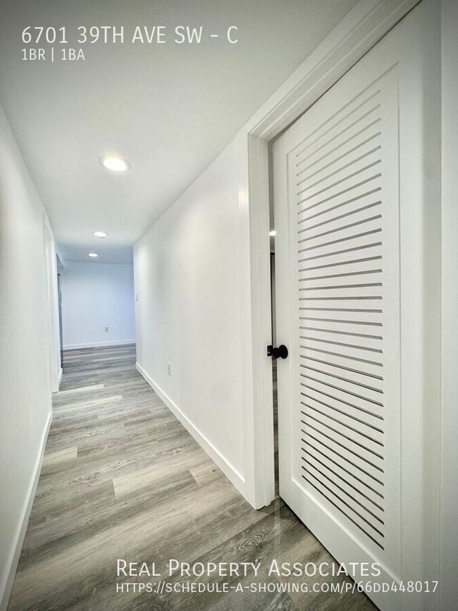 Building Photo - 6701 39th Ave SW