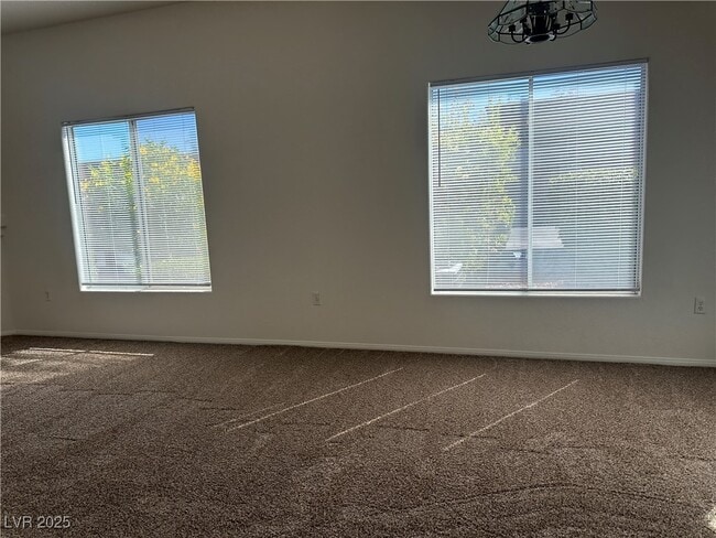 Building Photo - 2305 W Horizon Ridge Pkwy