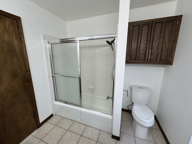 Building Photo - 7108 S Indianapolis Ave