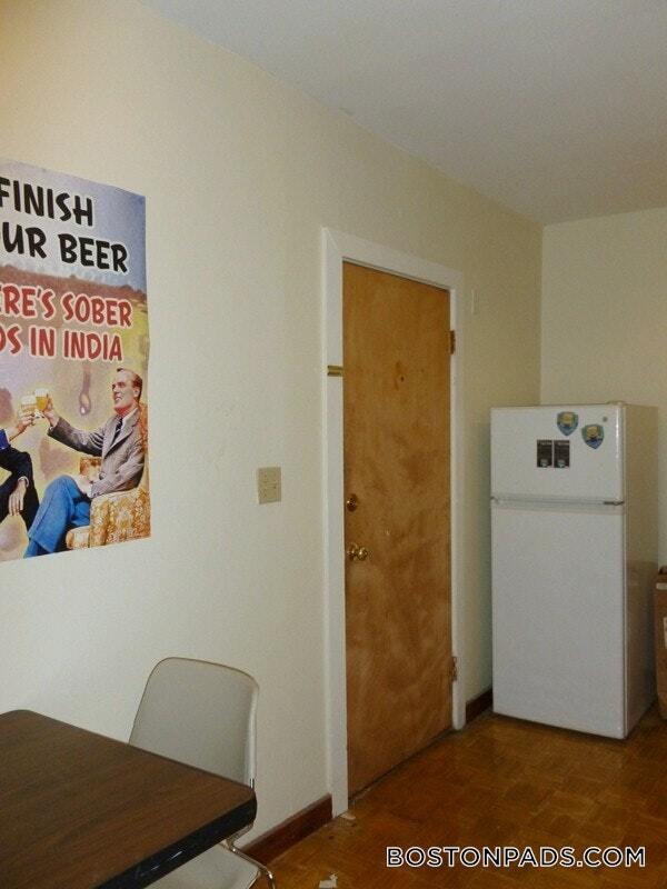 Building Photo - 165 Hemenway St