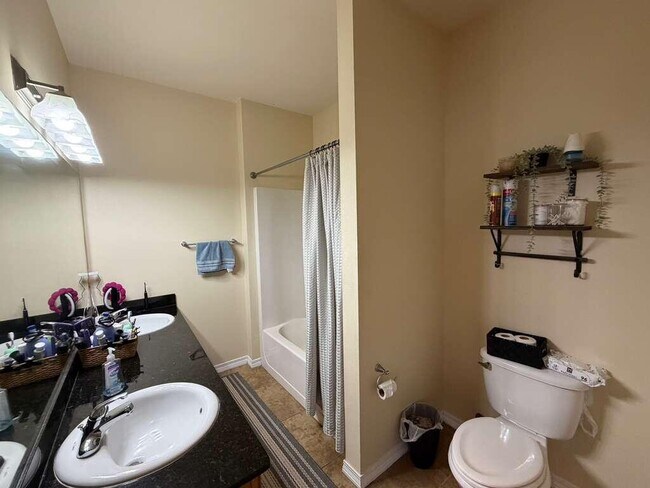 Building Photo - 1529 Bentley Cir