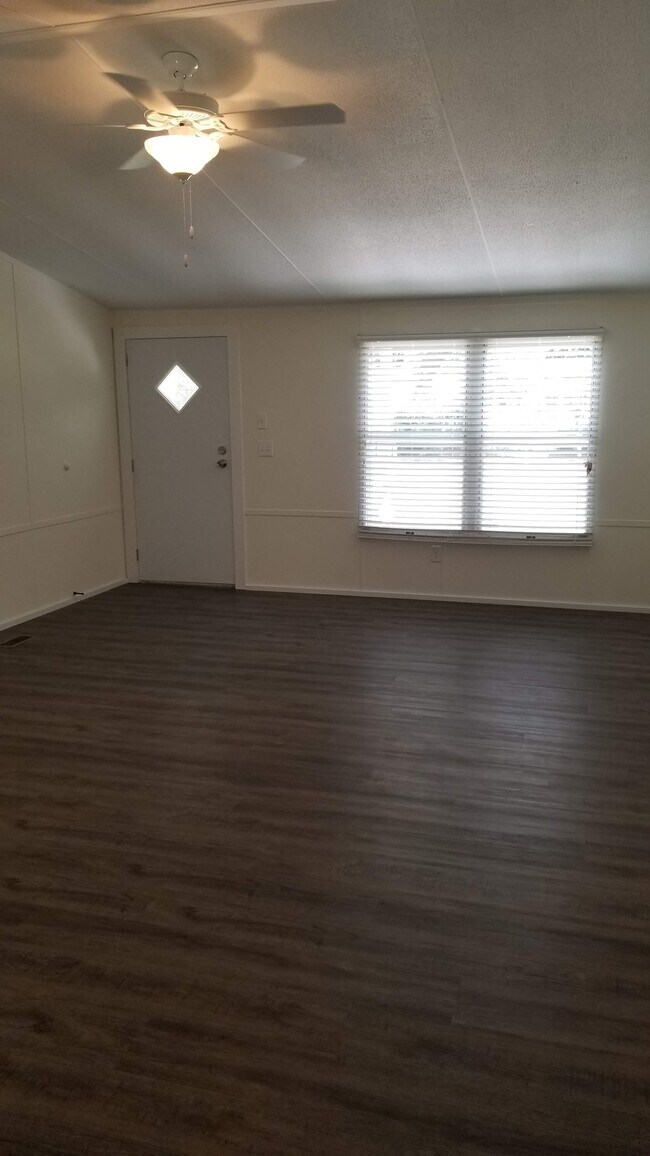 Building Photo - 135 Jo-Katherine Ln