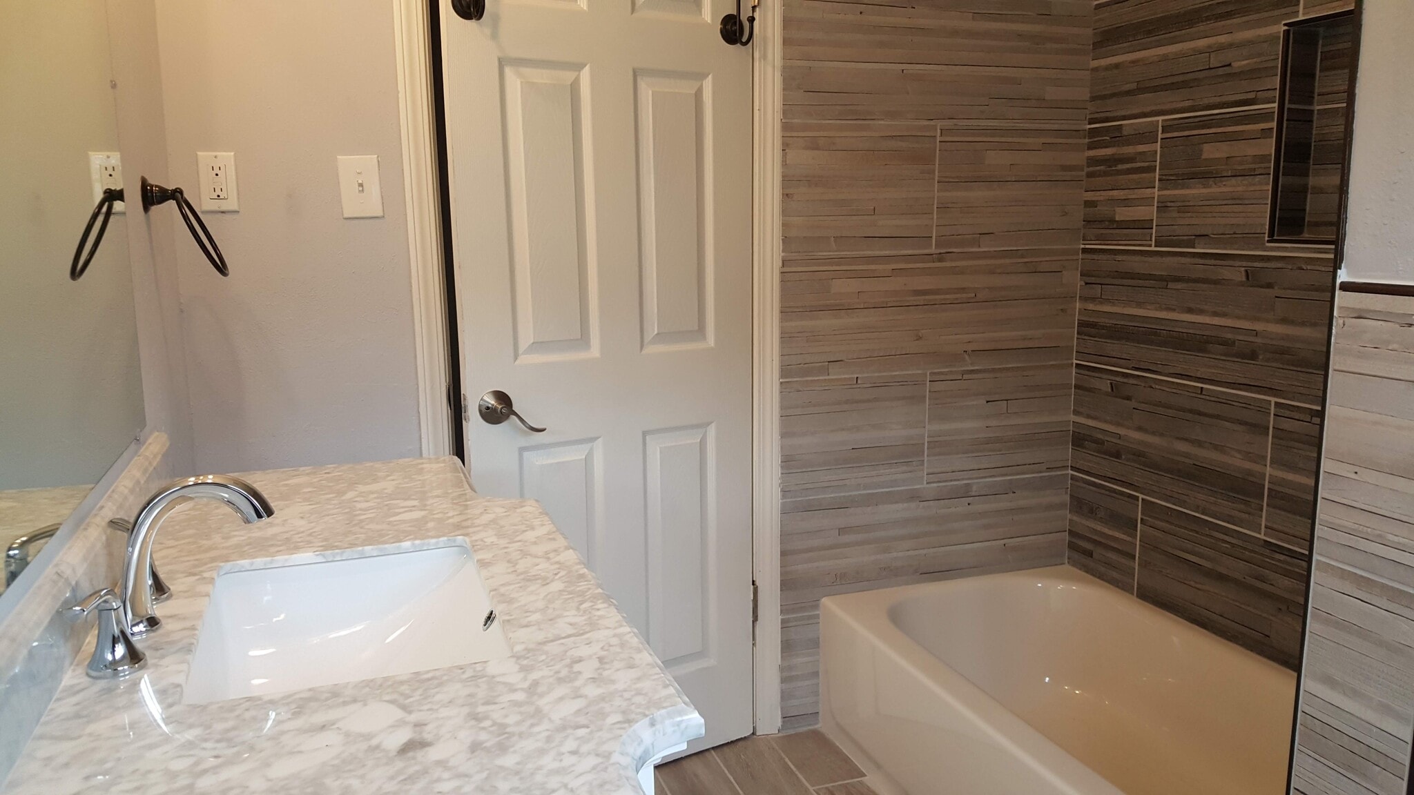 Building Photo - 1871 Cameo Ct