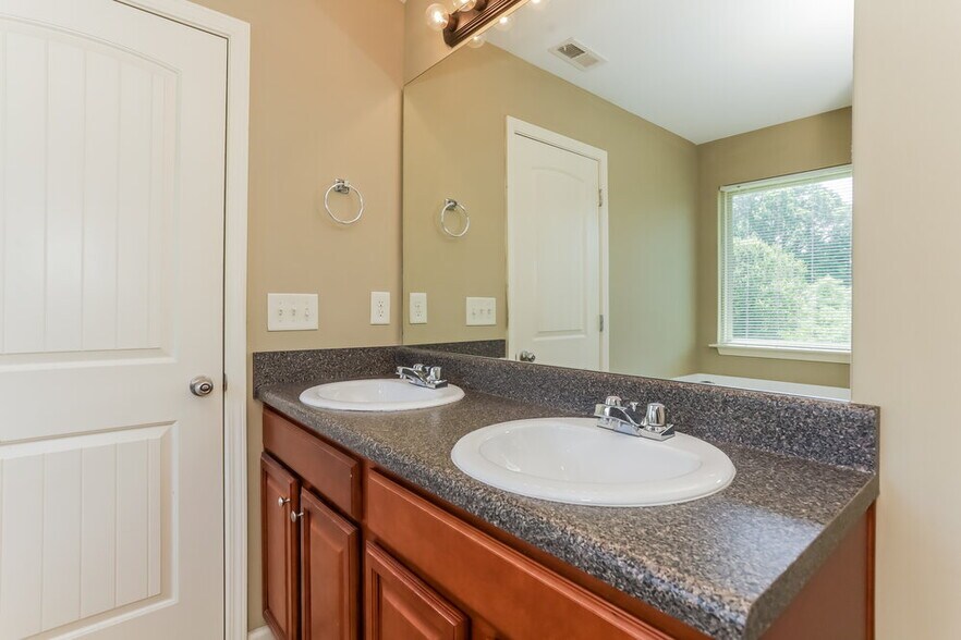 Building Photo - 75 Hamil Ct NW