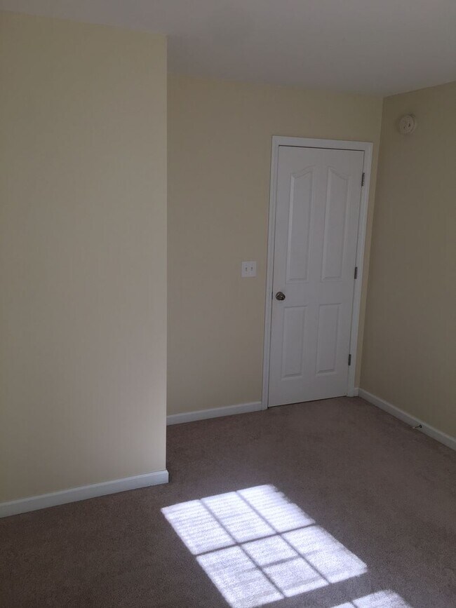 Building Photo - CHARMING 3 BEDROOM HOME IN NEW BERN!
