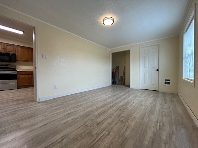 Building Photo - 3109 Delaware St