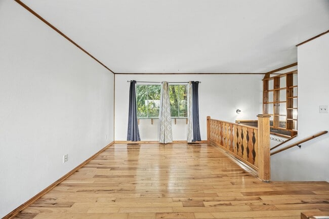 Building Photo - 4 Bedroom, 2 bathroom Located Close to Pikes Peak Community College!