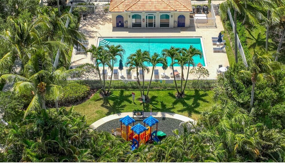 Building Photo - 4655 Hammock Cir