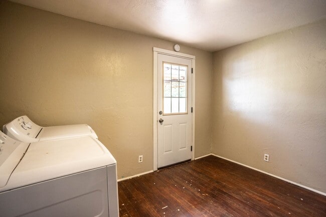 Building Photo - Single family 2 bed 1 bath home near SWOSU