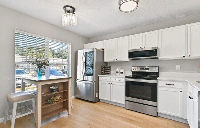 Building Photo - 2112 Cypress Bay Blvd